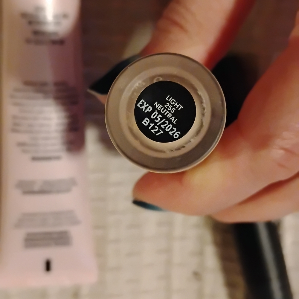 bareMinerals bundle - Picture 3 of 3